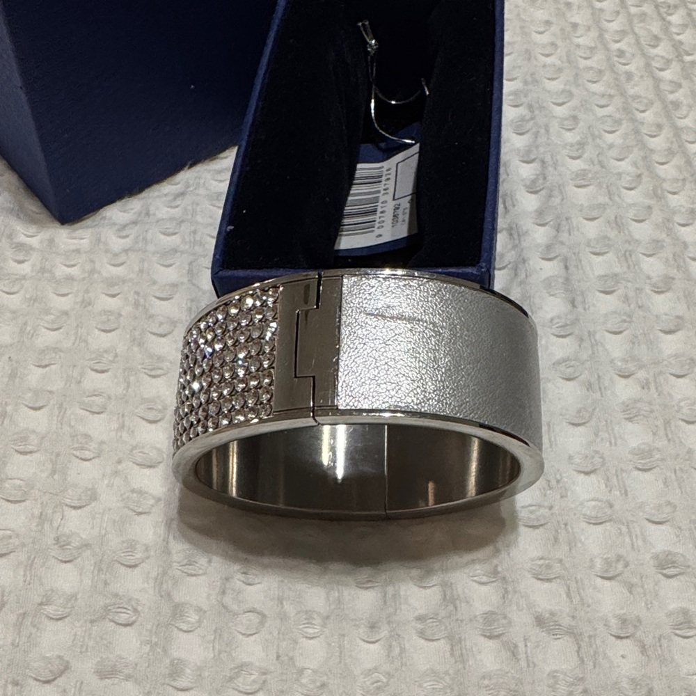 Swarovski Silver and Crystal Sparkle Bracelet authentic - Picture 4 of 11